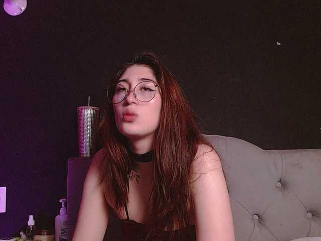 Red-moonn live cam on BongaCams