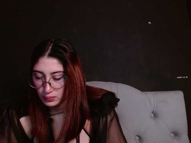 Red-moonn live webcam show