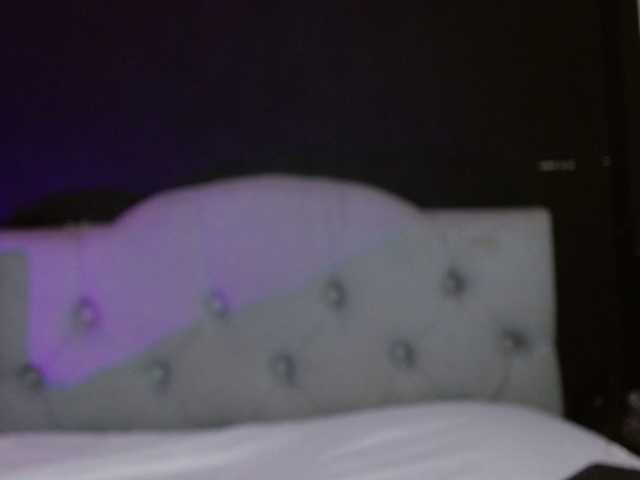 Red-moonn live webcam show