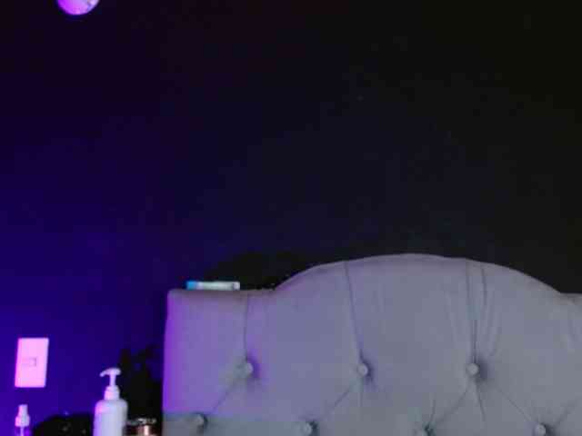 Red-moonn webcam