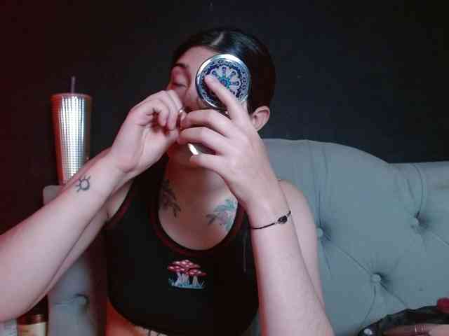 Red-moonn webcam