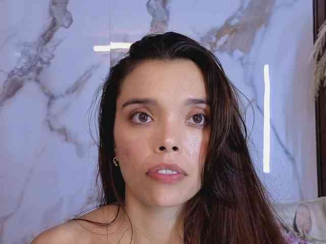 Modelo: hannahill69