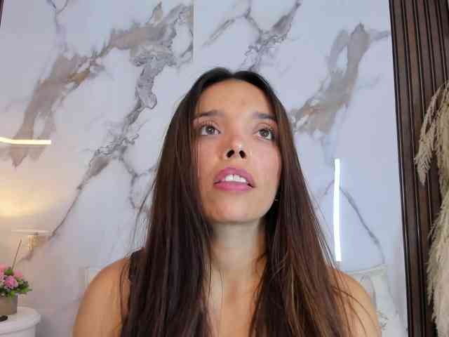 Modelo: hannahill69