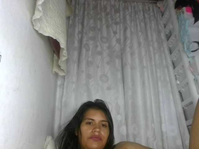 roxanahills live cam on BongaCams