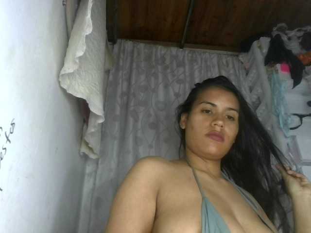 roxanahills live cam on BongaCams