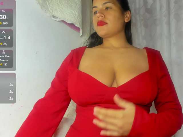 roxanahills live cam on BongaCams
