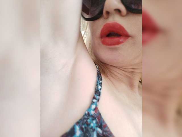 ElenCarr's BongaCams show and profile