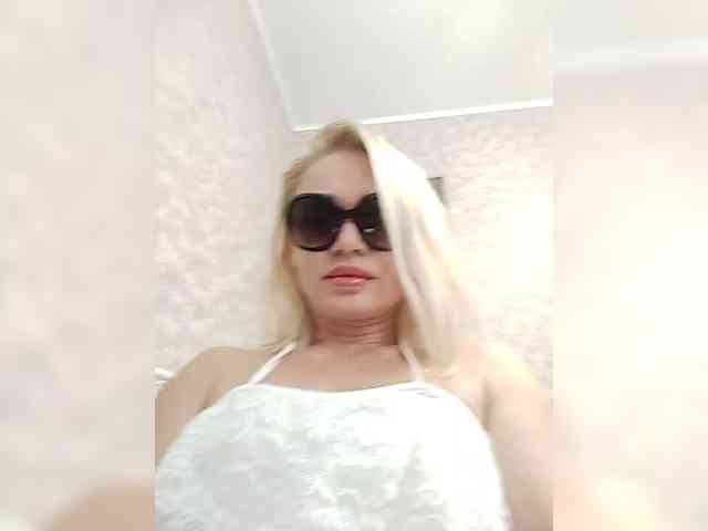 milka_milf's live room
