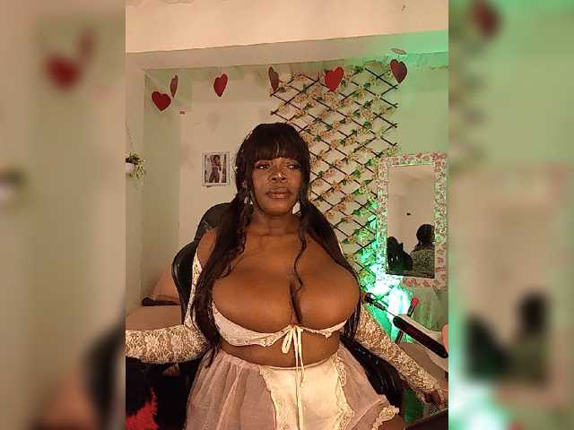 brytany05, en directo ahora en BongaCams