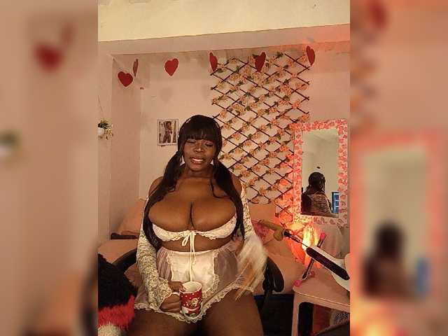 brytany05, en directo ahora en BongaCams