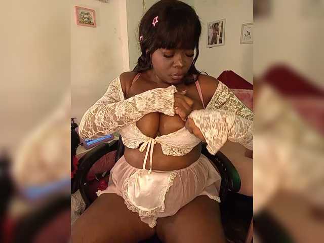 brytany05, en directo ahora en BongaCams