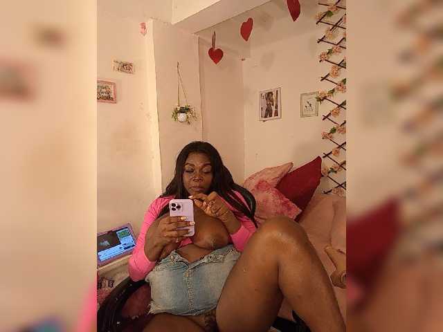 brytany05, en vivo ahora en BongaCams