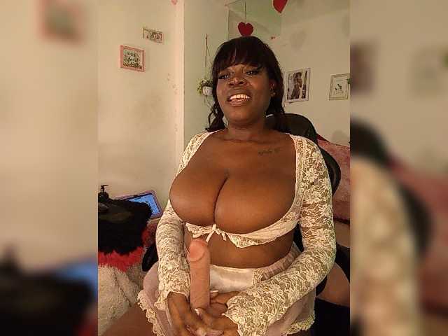 brytany05, en directo ahora en BongaCams