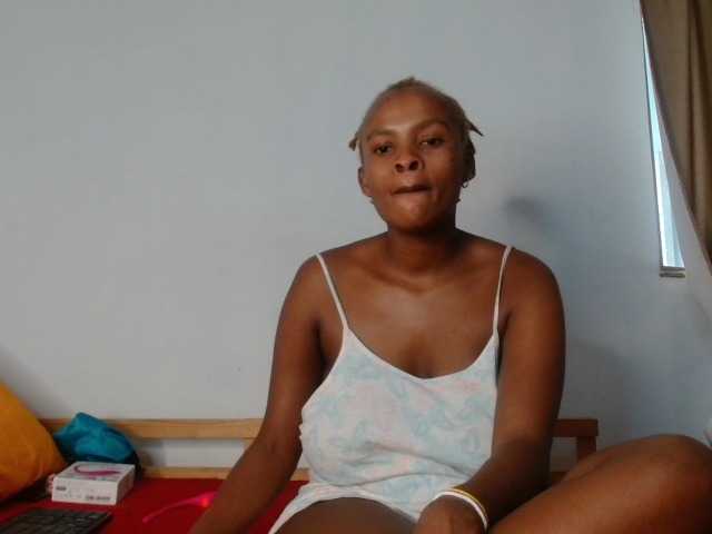 BlondQ2003 live cam on BongaCams