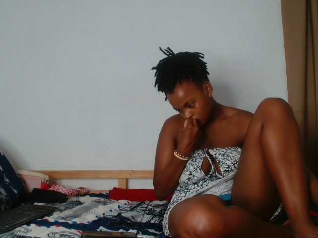 BlondQ2003 Live Cam on BongaCams
