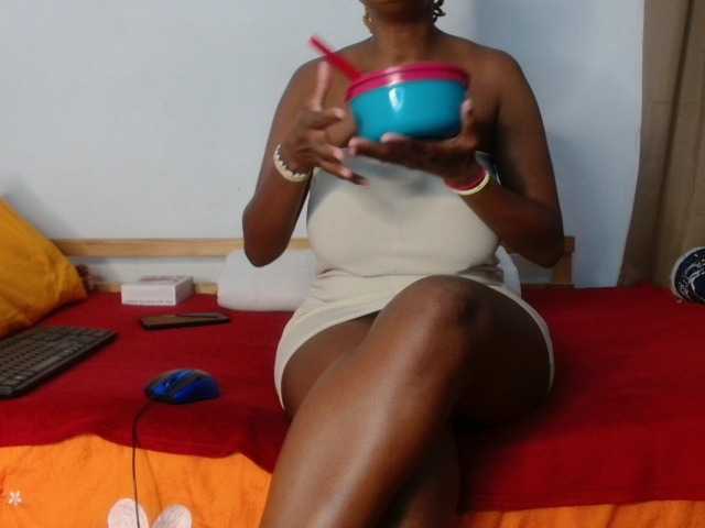 BlondQ2003 live cam on BongaCams