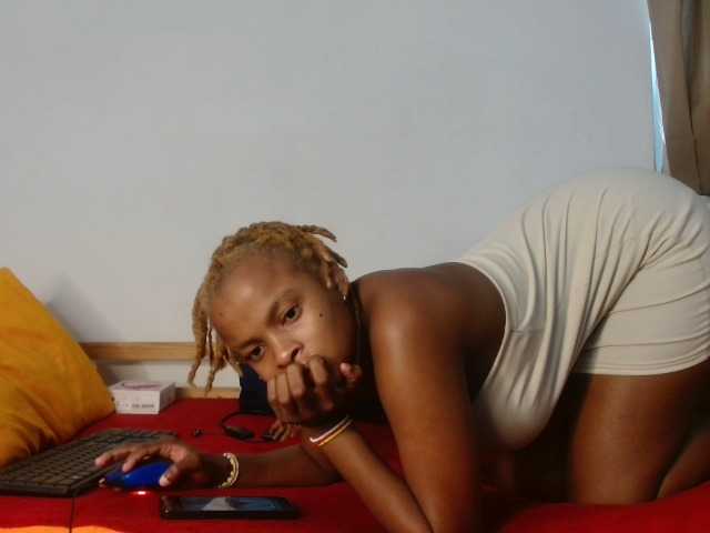 BlondQ2003 live cam on BongaCams