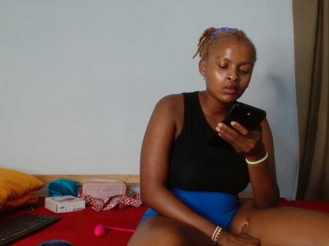 BlondQ2003 live cam on BongaCams