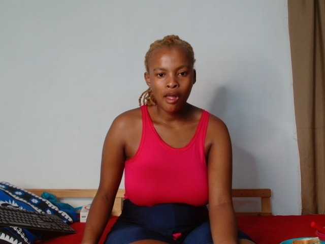 BlondQ2003 live cam on BongaCams