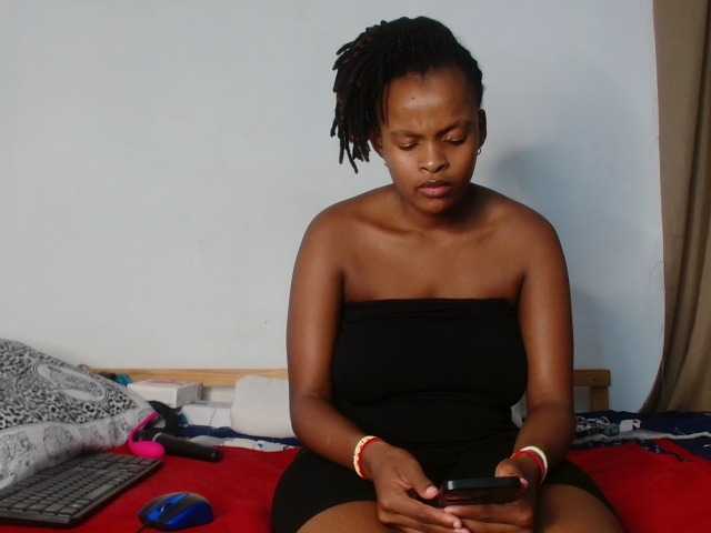 Chat with BlondQ2003 live cam