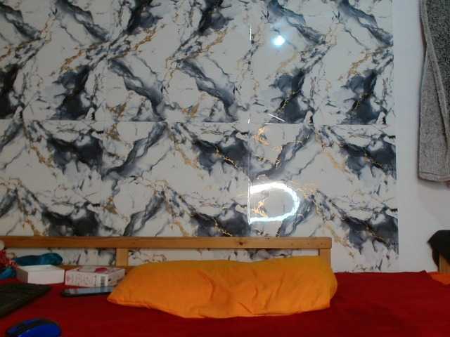 BlondQ2003 live cam on BongaCams