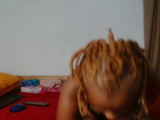 BlondQ2003 live cam on BongaCams