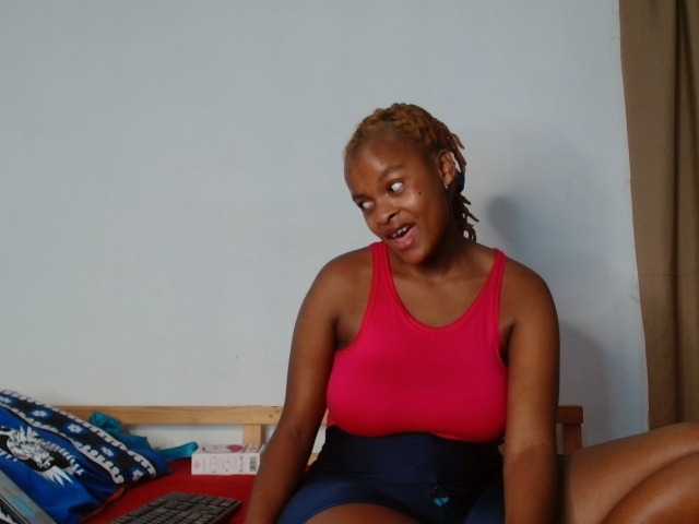 BlondQ2003 live cam on BongaCams