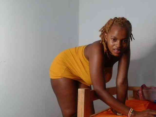 BlondQ2003 webcam