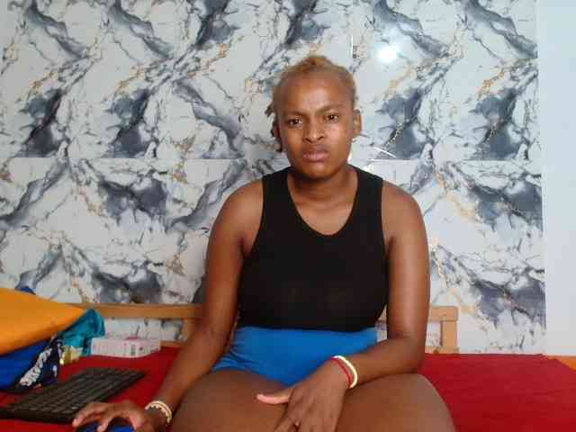 BlondQ2003 webcam