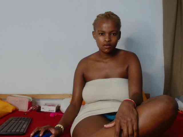 BlondQ2003 webcam