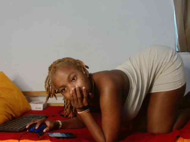 BlondQ2003 webcam