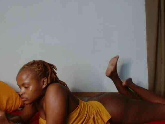 BlondQ2003 Live Webcam on BongaCams