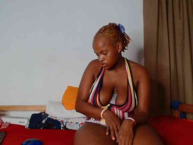 BlondQ2003 webcam