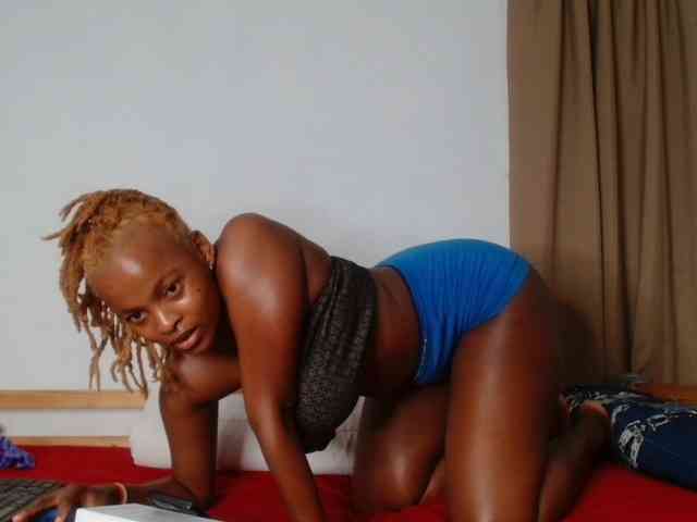 BlondQ2003 webcam