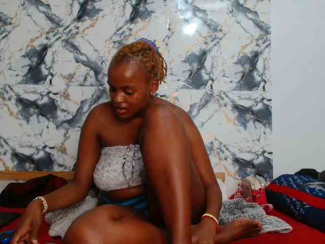 BlondQ2003 webcam