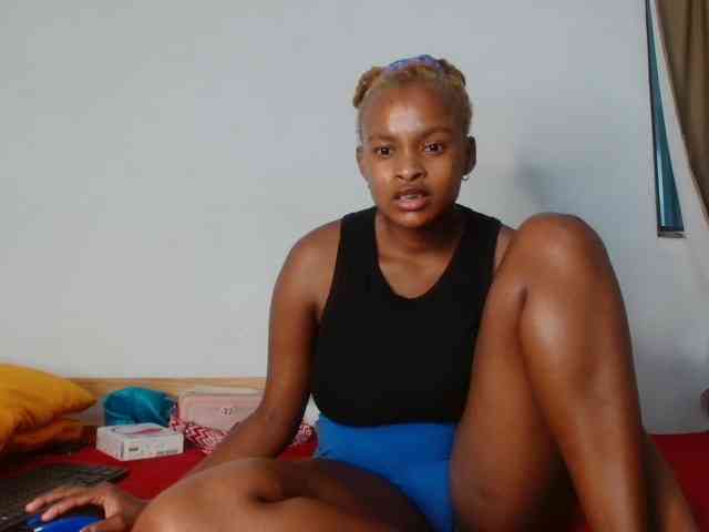 BlondQ2003 webcam