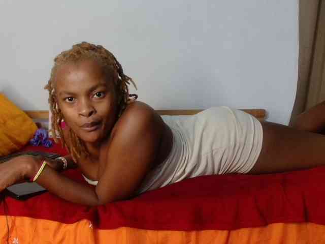 BlondQ2003 webcam