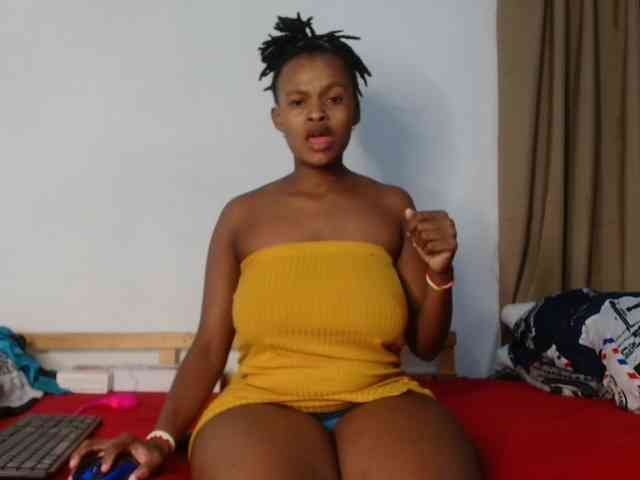 BlondQ2003 Live Webcam on BongaCams