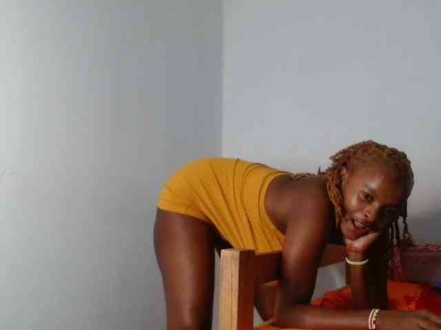 BlondQ2003 Live Webcam on BongaCams