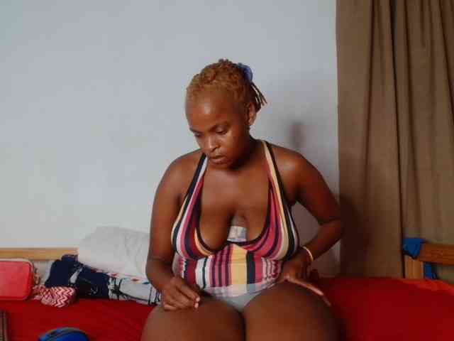 BlondQ2003 webcam