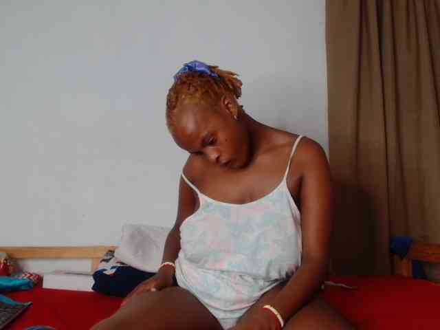 BlondQ2003 webcam