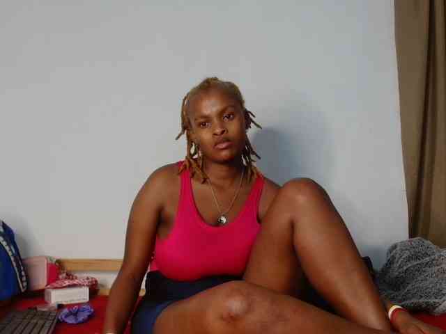 BlondQ2003 webcam