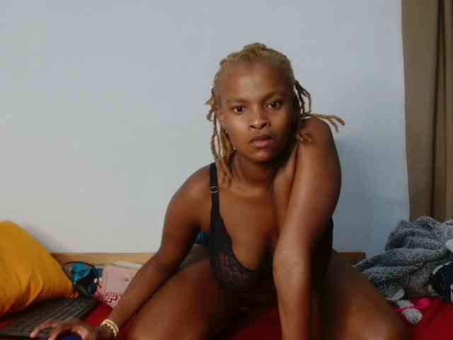 BlondQ2003 webcam