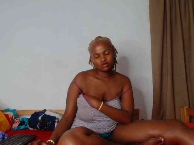 BlondQ2003 webcam