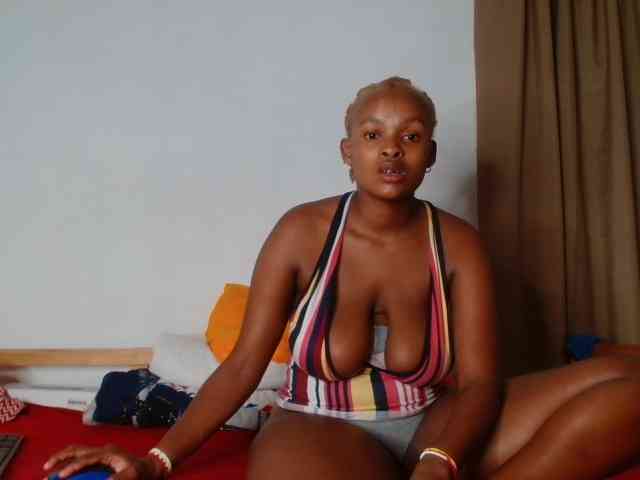 BlondQ2003 webcam