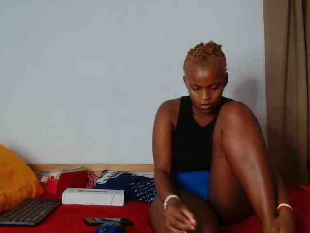BlondQ2003 webcam