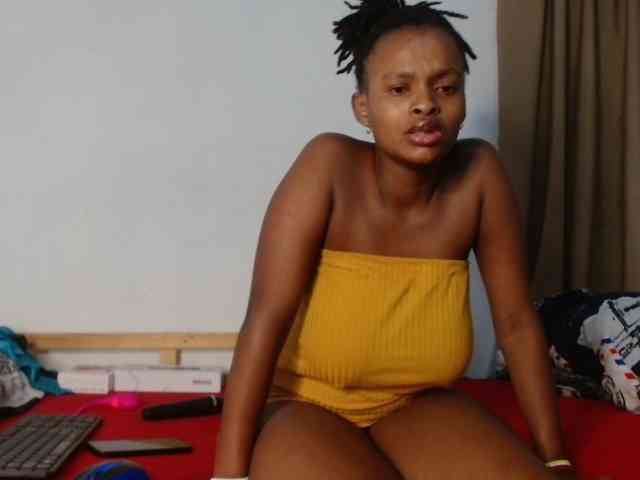 BlondQ2003 Live Webcam on BongaCams