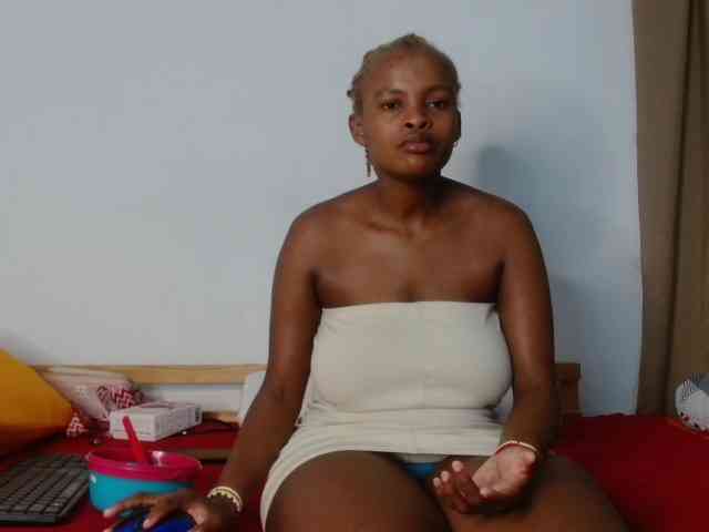 BlondQ2003 webcam
