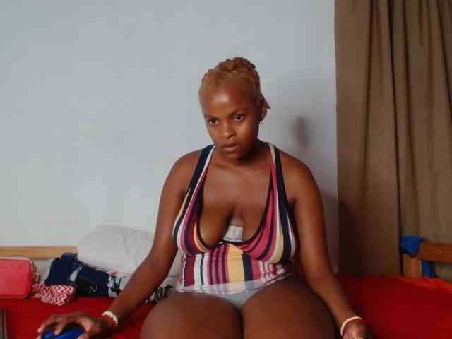 BlondQ2003 webcam