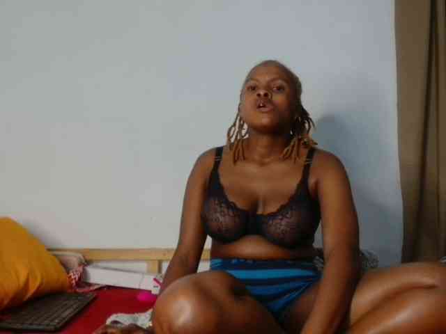 BlondQ2003 Live Webcam on BongaCams